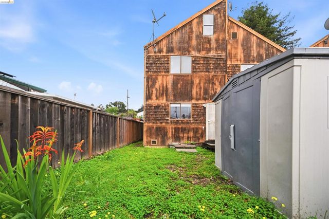 10933 Julius St D, Oakland, CA 94605
