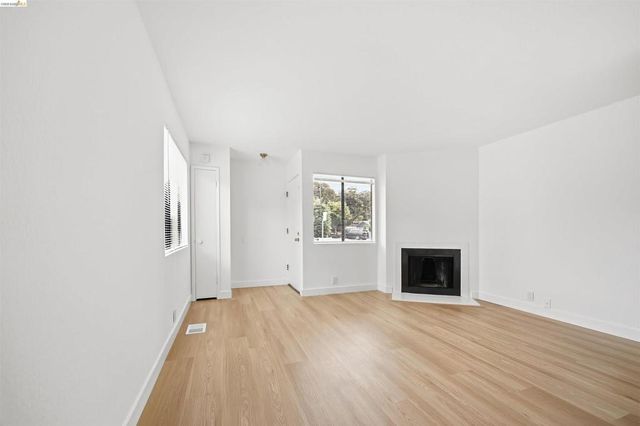 10933 Julius St D, Oakland, CA 94605