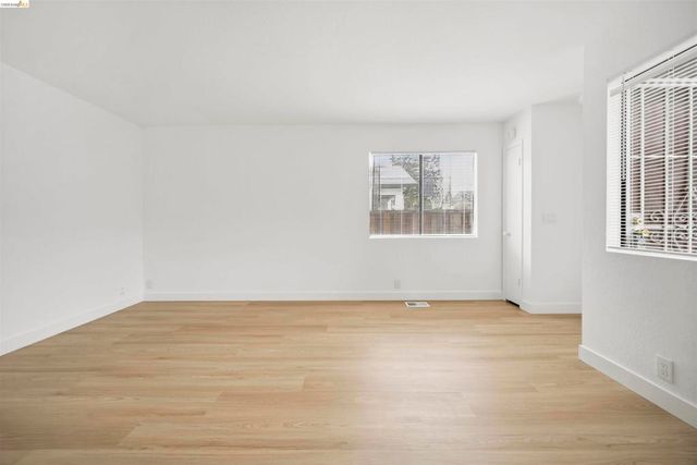 10933 Julius St D, Oakland, CA 94605