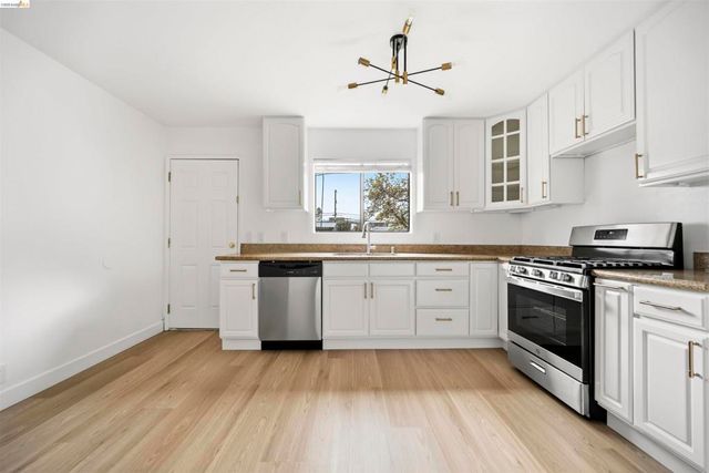 10933 Julius St D, Oakland, CA 94605