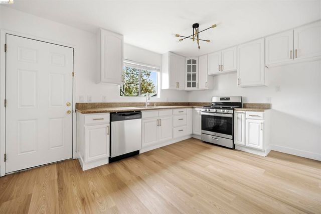 10933 Julius St D, Oakland, CA 94605