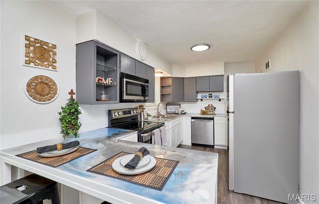 905 Hornsby Avenue, St Louis, MO 63147