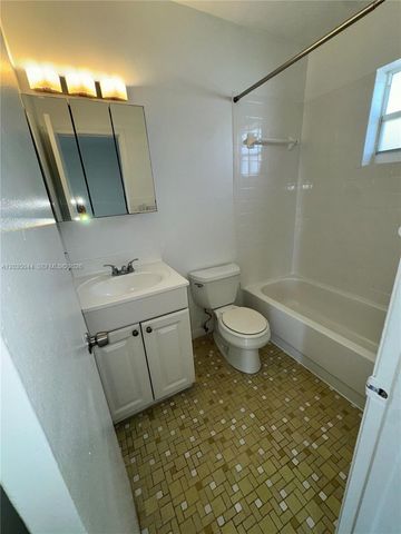 124 SE 4th Street 2, Hallandale Beach, FL 33009