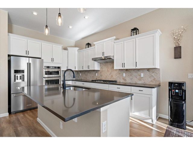 877 Stagecoach Dr, Lafayette, CO 80026