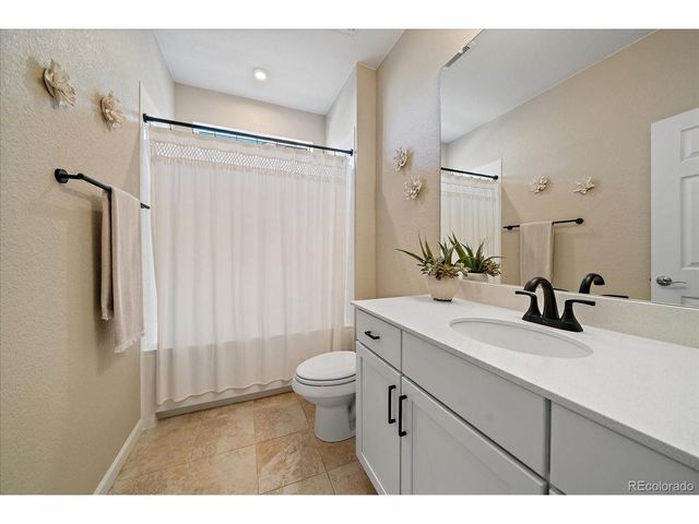 877 Stagecoach Dr, Lafayette, CO 80026