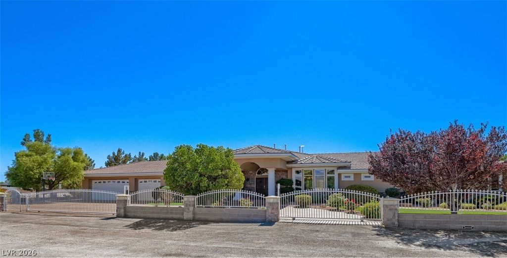 6325 West Iron Mountain Road, Las Vegas, NV 89131 — photo 2