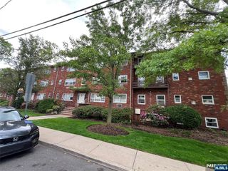 2430 8th Street 5B, Fort Lee, NJ 07024