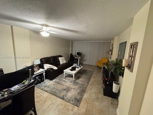 116 Royal Park Dr 2D, Oakland Park, FL 33309