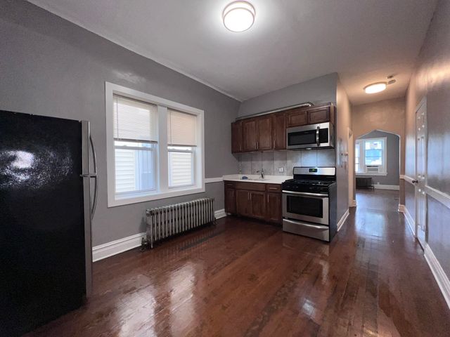 4815 S Elizabeth Street 1F, Chicago, IL 60609