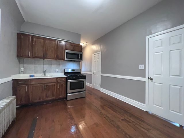 4815 S Elizabeth Street 1F, Chicago, IL 60609