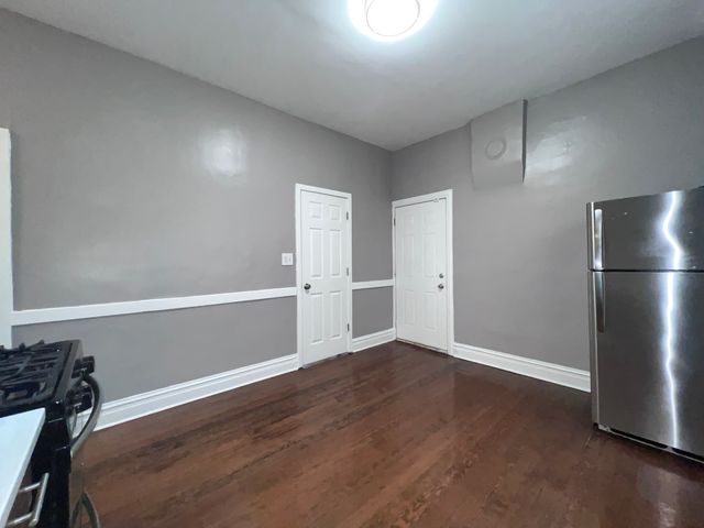 4815 S Elizabeth Street 1F, Chicago, IL 60609