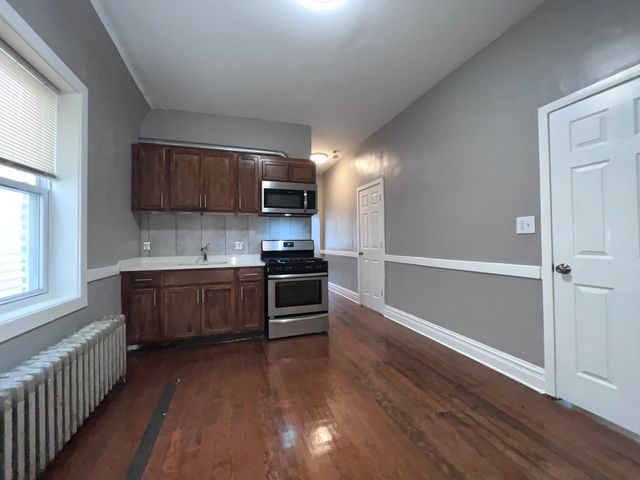 4815 S Elizabeth Street 1F, Chicago, IL 60609