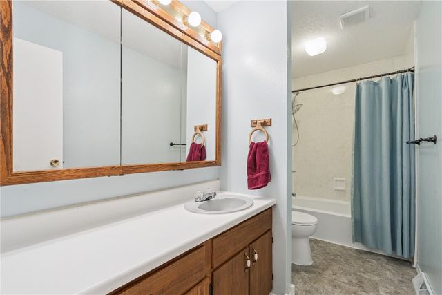 323 Norwick Road SW, Cedar Rapids, IA 52404