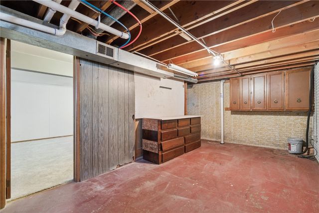 323 Norwick Road SW, Cedar Rapids, IA 52404