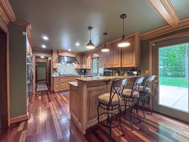 28812 Grove LANE, Waterford, WI 53185
