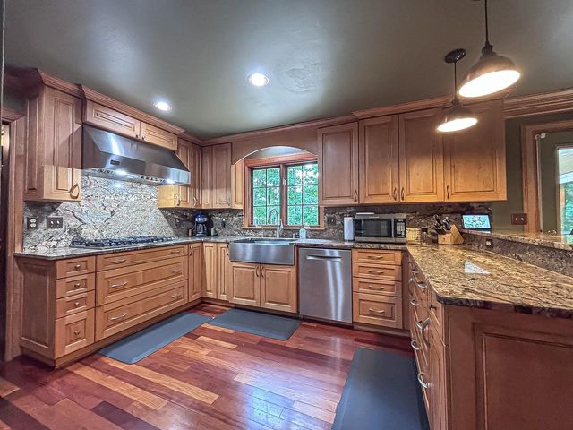 28812 Grove LANE, Waterford, WI 53185