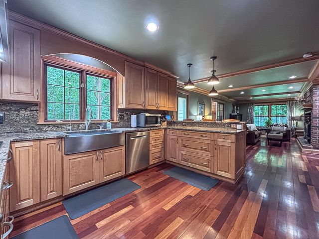 28812 Grove LANE, Waterford, WI 53185