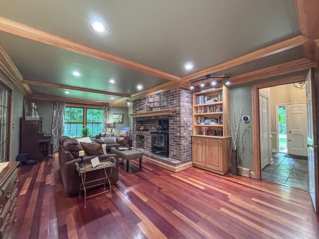 28812 Grove LANE, Waterford, WI 53185
