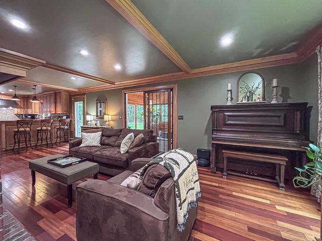 28812 Grove LANE, Waterford, WI 53185