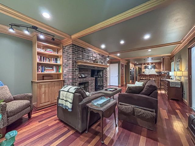 28812 Grove LANE, Waterford, WI 53185