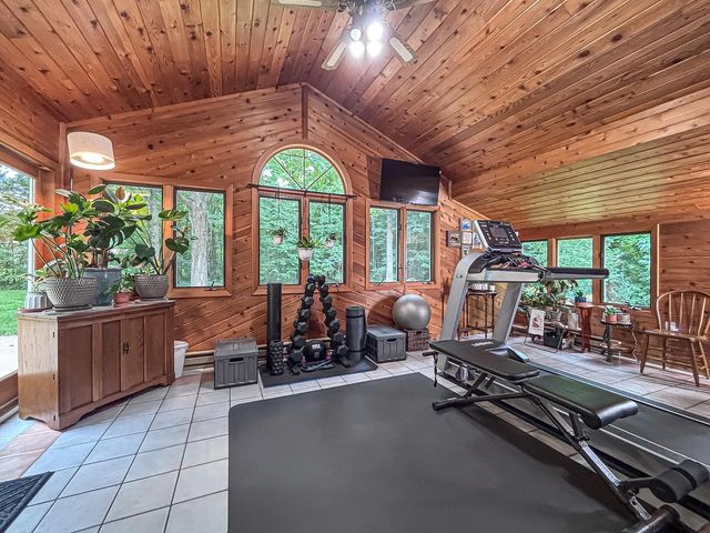 28812 Grove LANE, Waterford, WI 53185