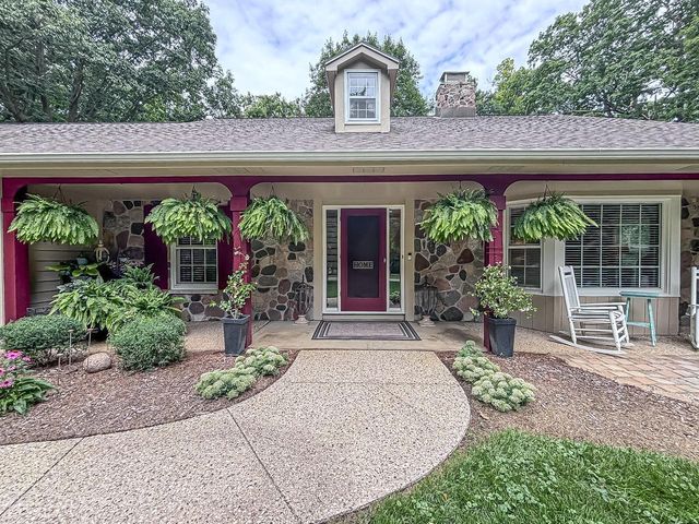 28812 Grove LANE, Waterford, WI 53185