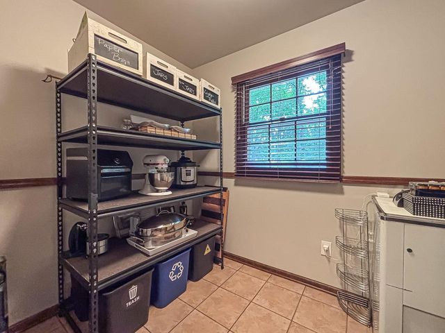 28812 Grove LANE, Waterford, WI 53185