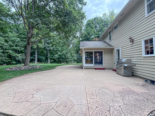 28812 Grove LANE, Waterford, WI 53185