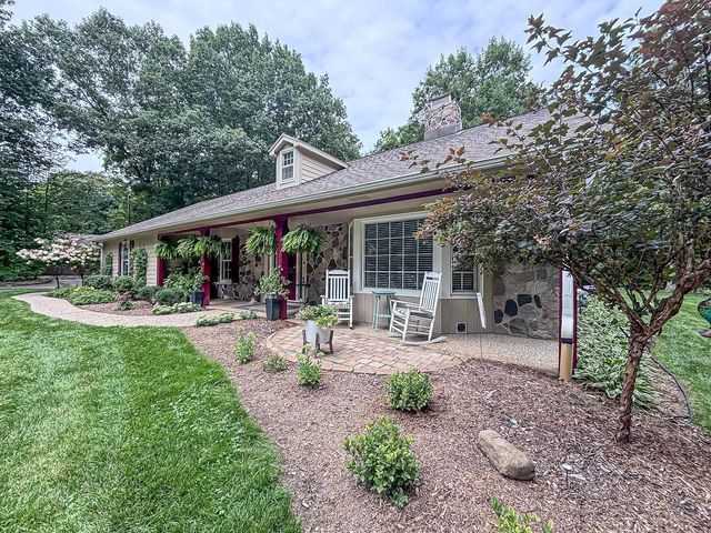 28812 Grove LANE, Waterford, WI 53185