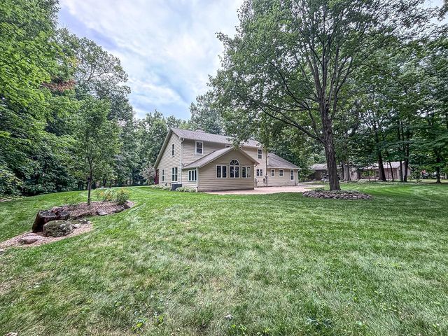 28812 Grove LANE, Waterford, WI 53185