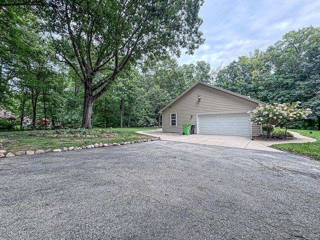 28812 Grove LANE, Waterford, WI 53185