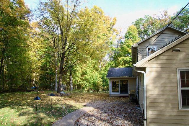 28812 Grove LANE, Waterford, WI 53185