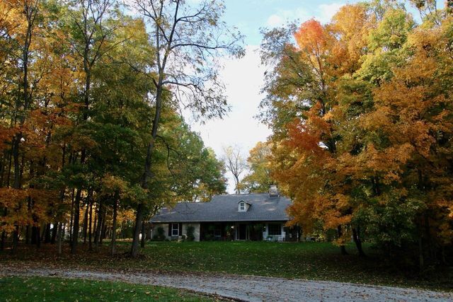 28812 Grove LANE, Waterford, WI 53185