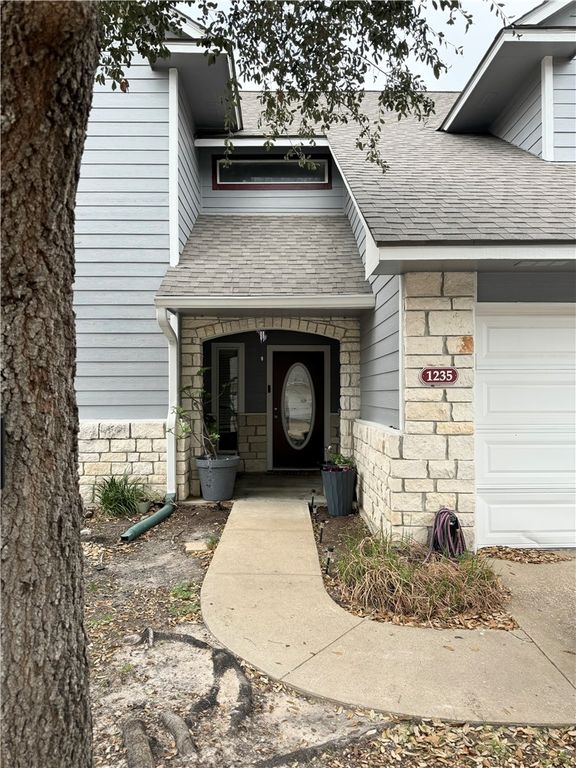 1235 Canyon Creek, College Station, TX 77840