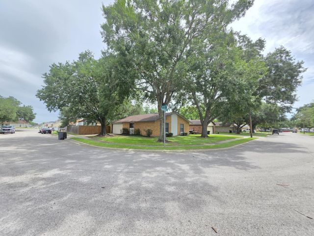 2207 Gontier Drive, Bay City, TX 77414