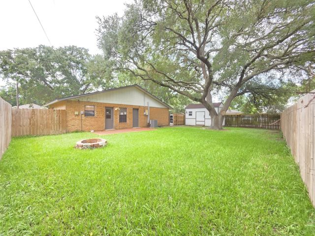2207 Gontier Drive, Bay City, TX 77414