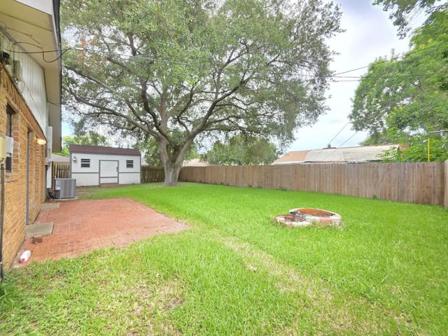 2207 Gontier Drive, Bay City, TX 77414