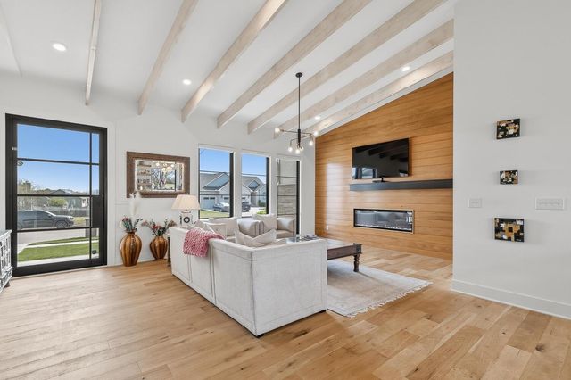 1525 N Shadow Rock Dr, Andover, KS 67002