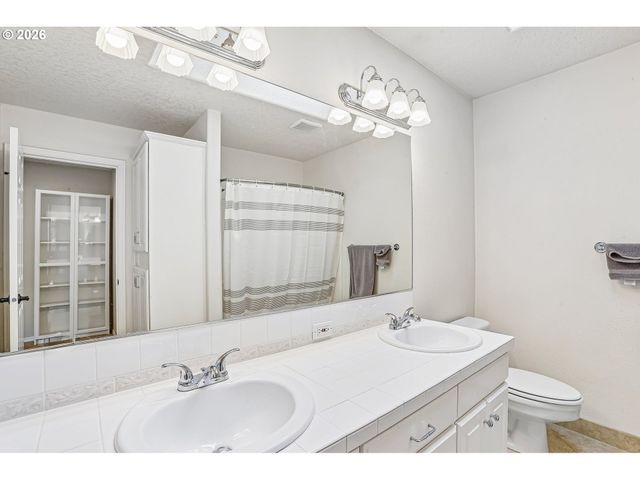 2600 COEUR D ALENE Dr, West Linn, OR 97068