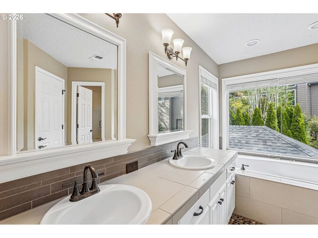 2600 COEUR D ALENE Dr, West Linn, OR 97068