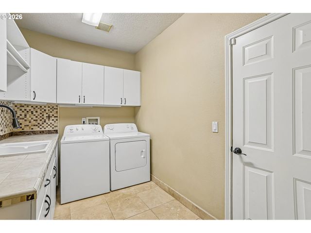 2600 COEUR D ALENE Dr, West Linn, OR 97068