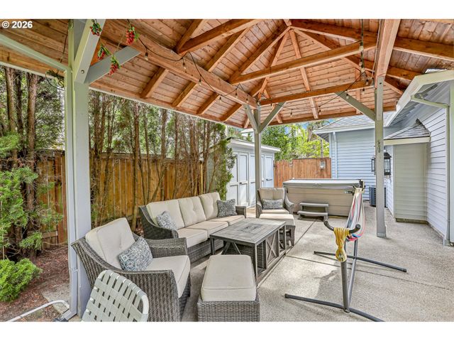 2600 COEUR D ALENE Dr, West Linn, OR 97068