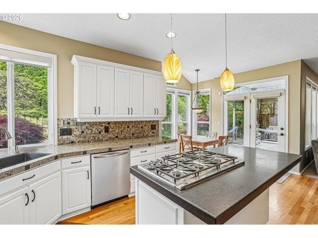 2600 COEUR D ALENE Dr, West Linn, OR 97068