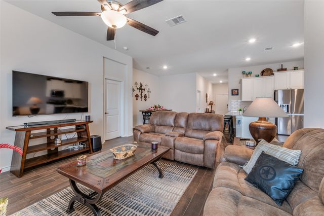 3227 Texas Trail, Aubrey, TX 76227