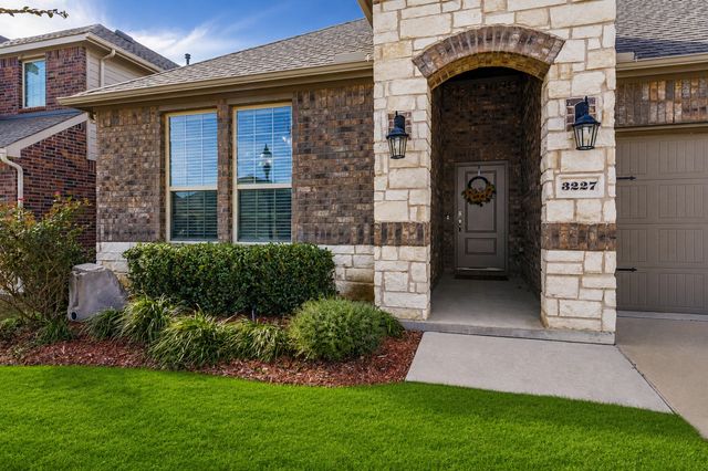3227 Texas Trail, Aubrey, TX 76227