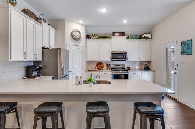 3227 Texas Trail, Aubrey, TX 76227