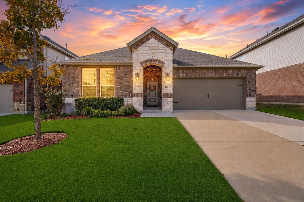 3227 Texas Trail, Aubrey, TX 76227