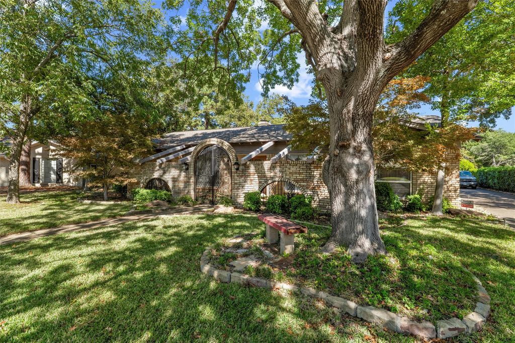 1713 Venetian Circle, Arlington, TX 76013