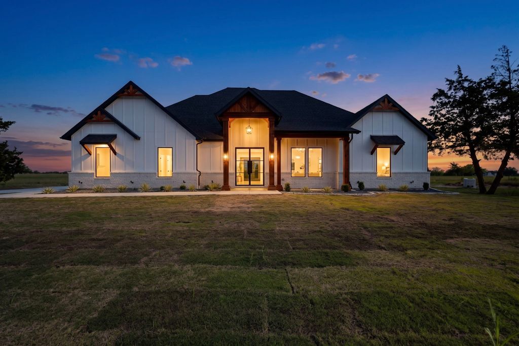 135 VZ County Road 3811, Wills Point, TX 75169
