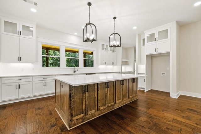 7000 Rolling Manor Drive, Benton, AR 72019